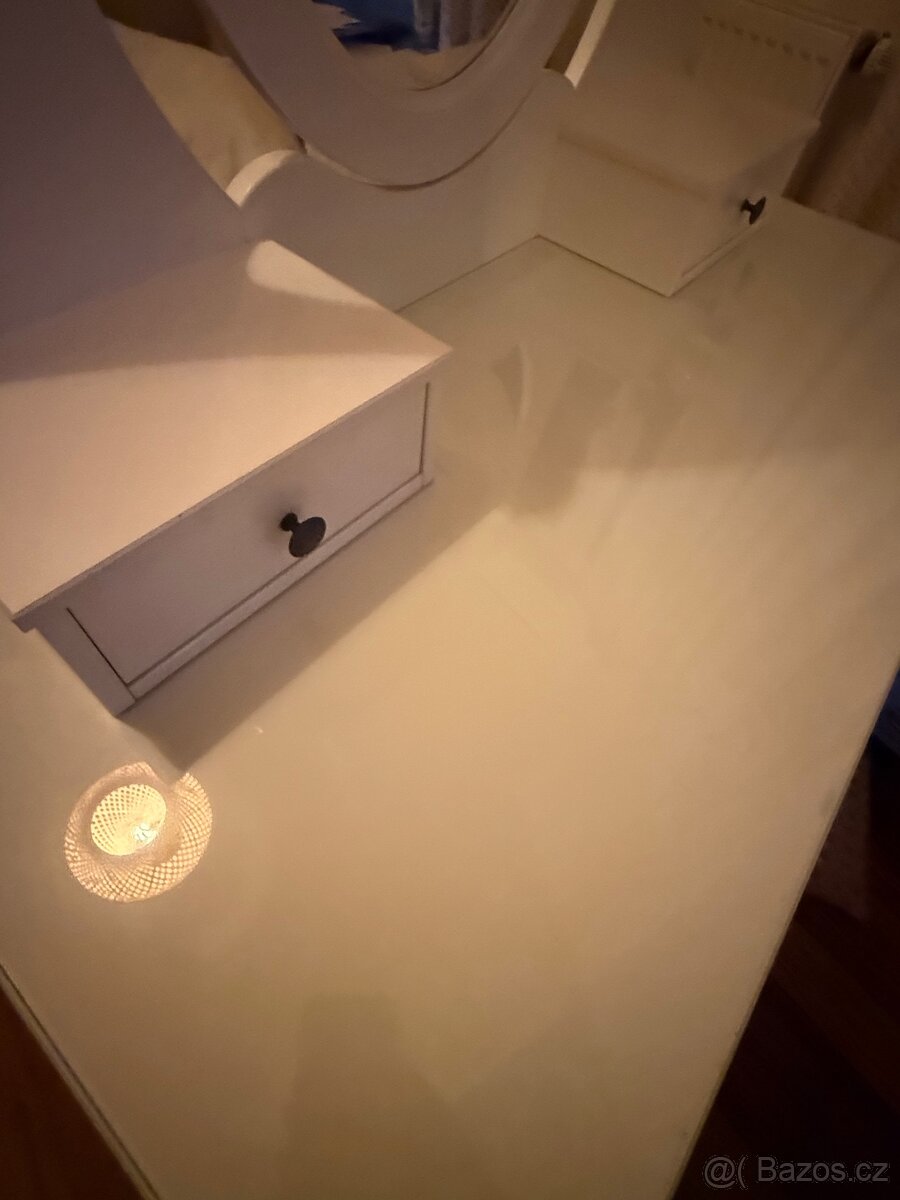 Toaletní stolek se zrcadlem - 6