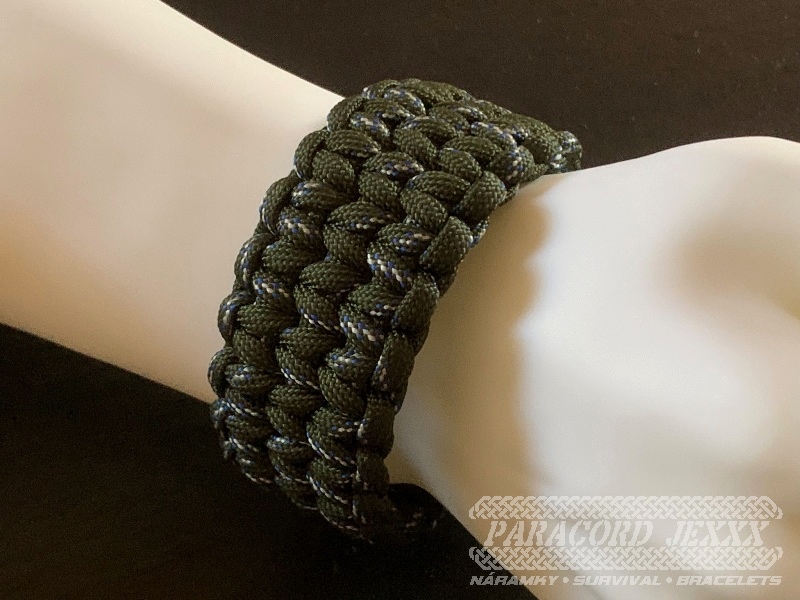 Paracord náramek (18 cm) oliv - blue - white - 6