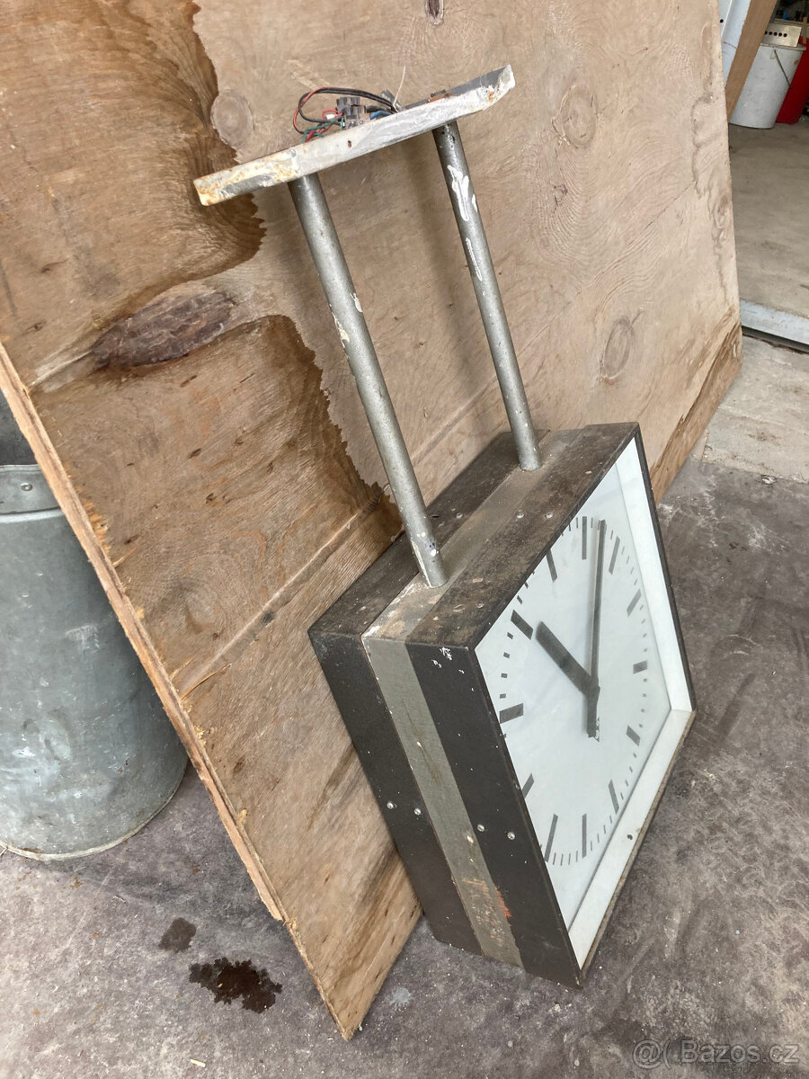 Hodiny PRAGOTRON oboustranné 2.000 kč - 6