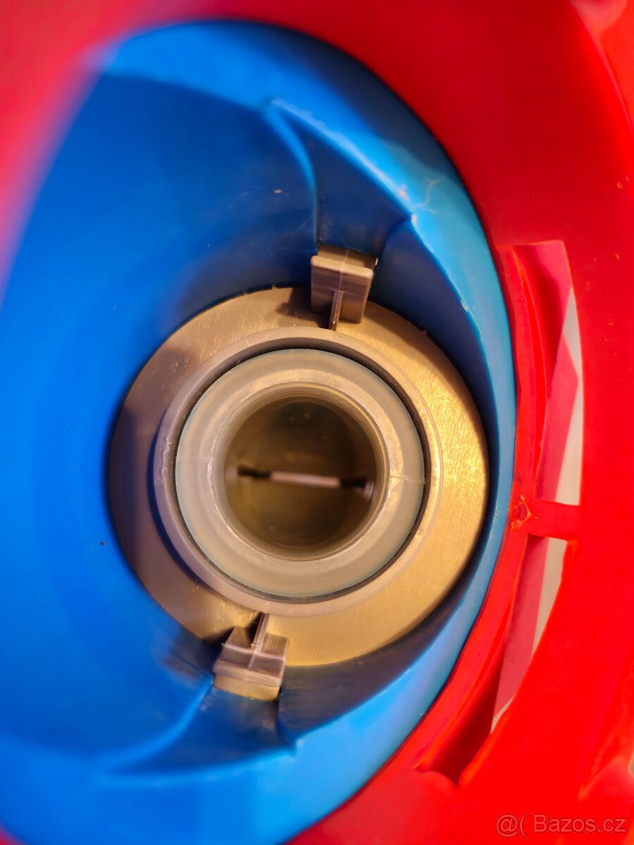 BAZÉNOVÝ POLOAUTOMATICKÝ VYSAVAČ - ZANDER - 6