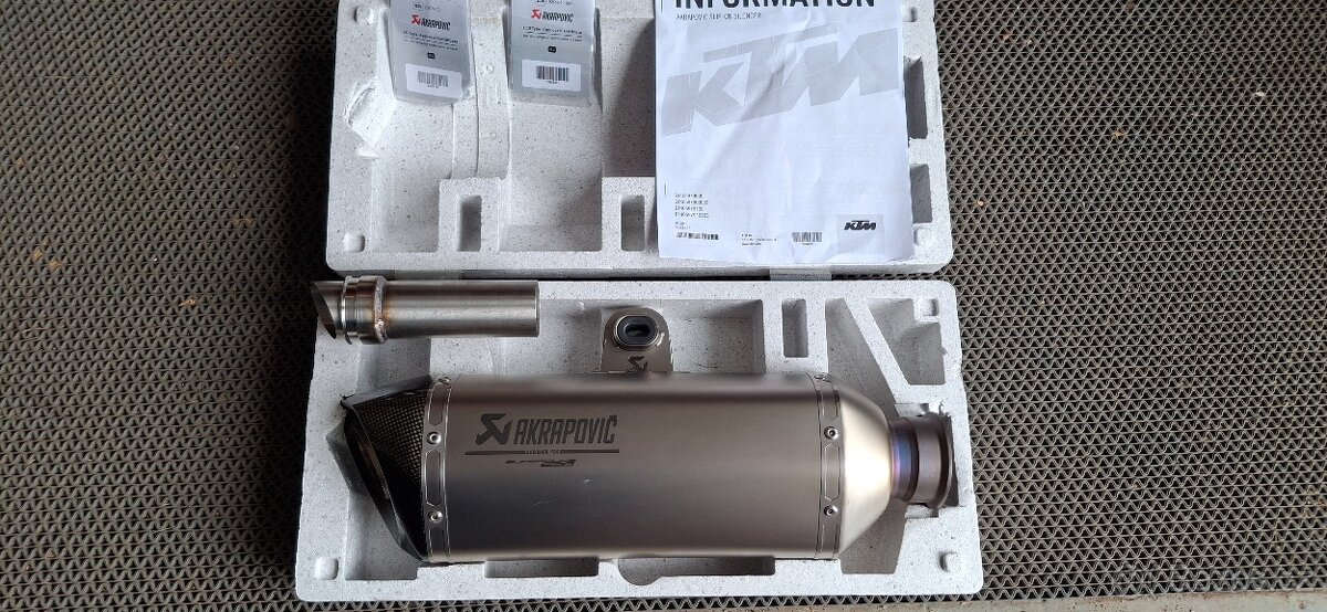 Výfuk Akrapovič KTM Superduke 1290 - 6
