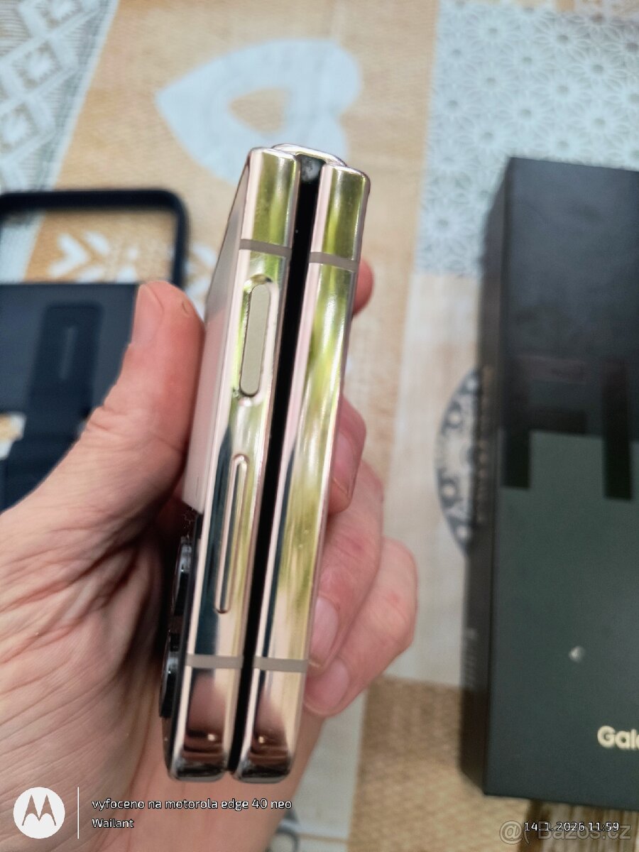 Samsung Galaxy z flip 4 - 6