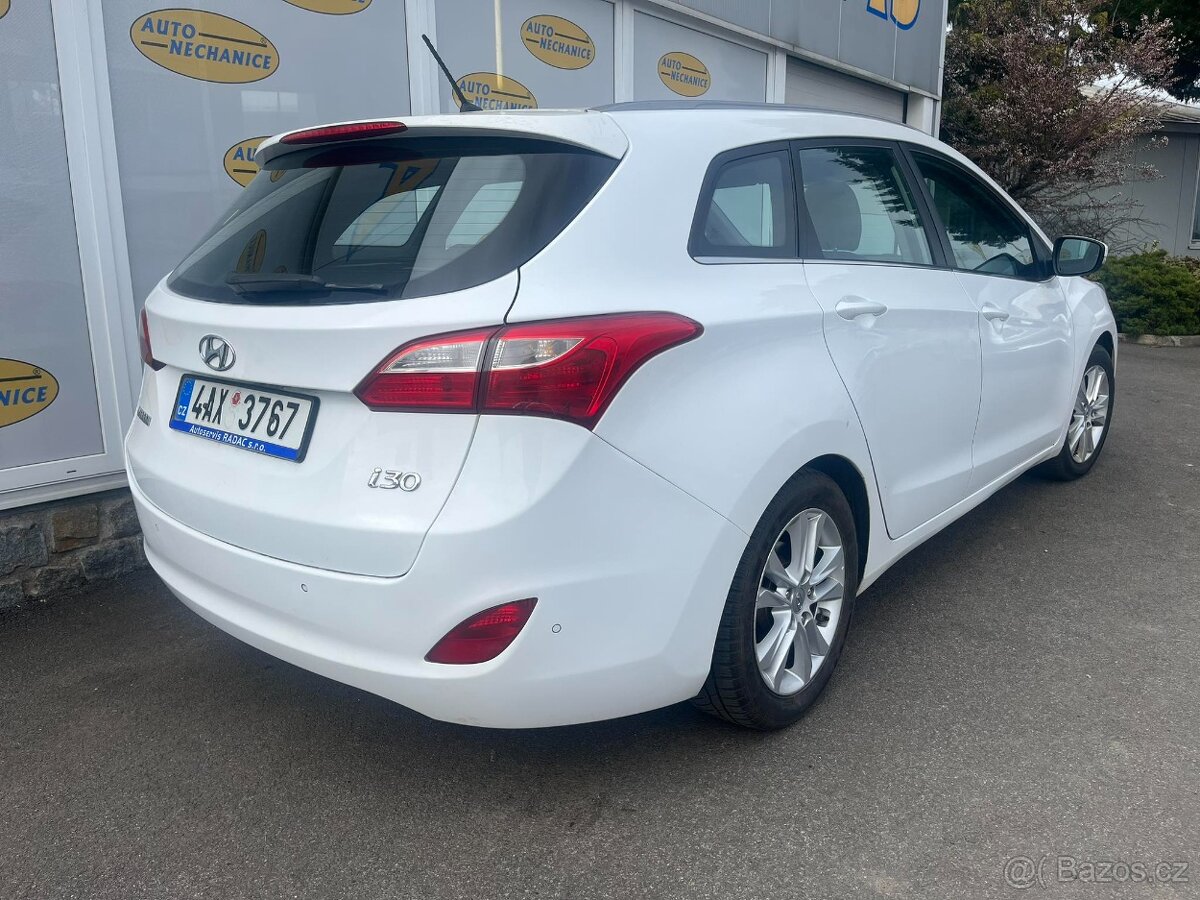 Prodám Hyundai i30 1.6 CRDi Weekend kombi - 6