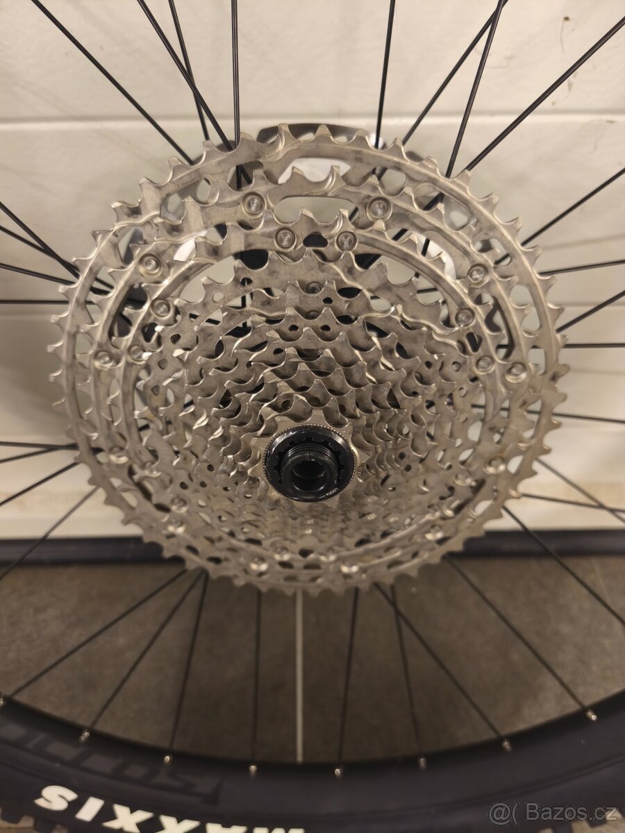 Prodám kompletní zadní kolo Syncros - 6