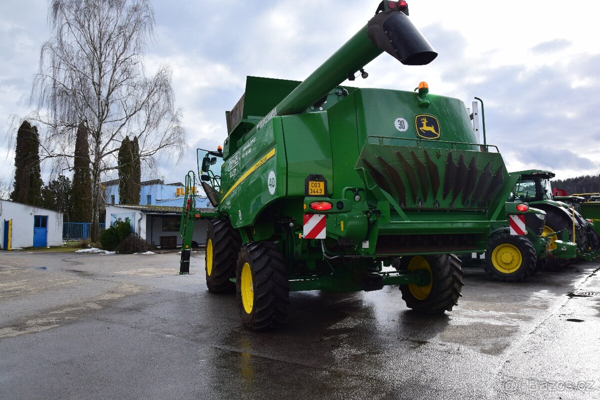 Sklízecí mlátička John Deere T660 HM č.40 - 6