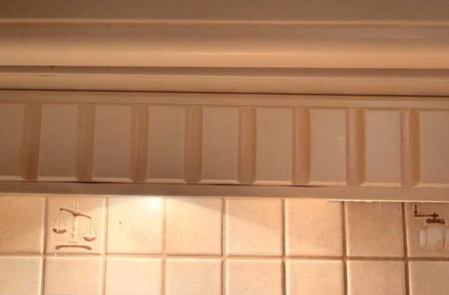 Krémová kuchyně se zánovními spotřebiči,5801 - 6