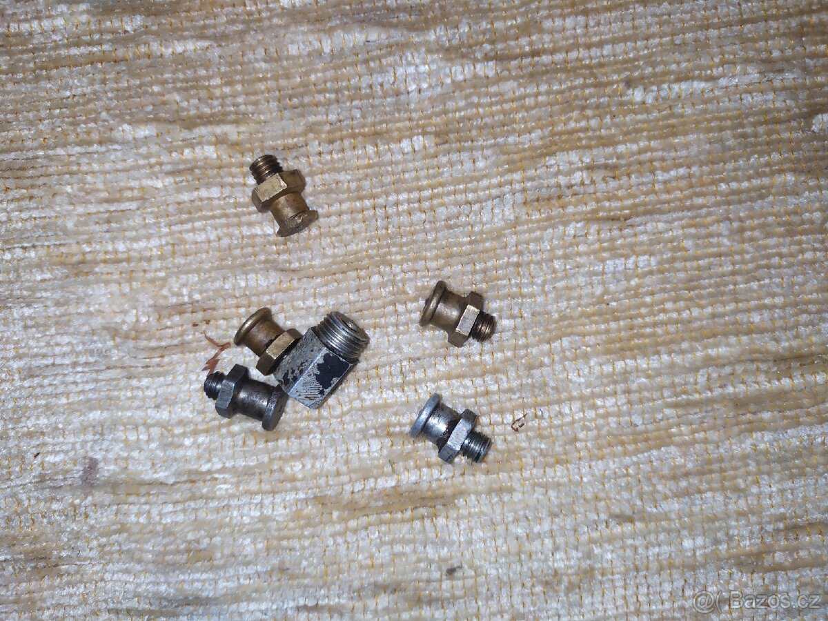 Staré náhradní díly - 6