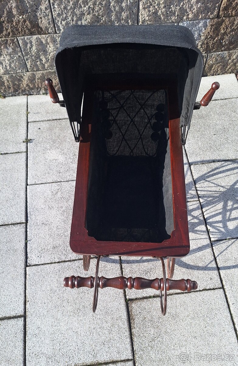 Starý kočárek pro panenky - 6