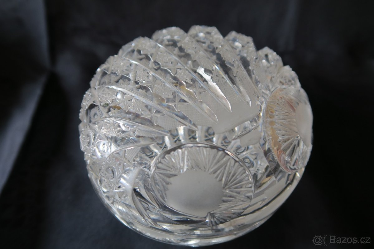 Dóza a misky z broušeného skla - 6