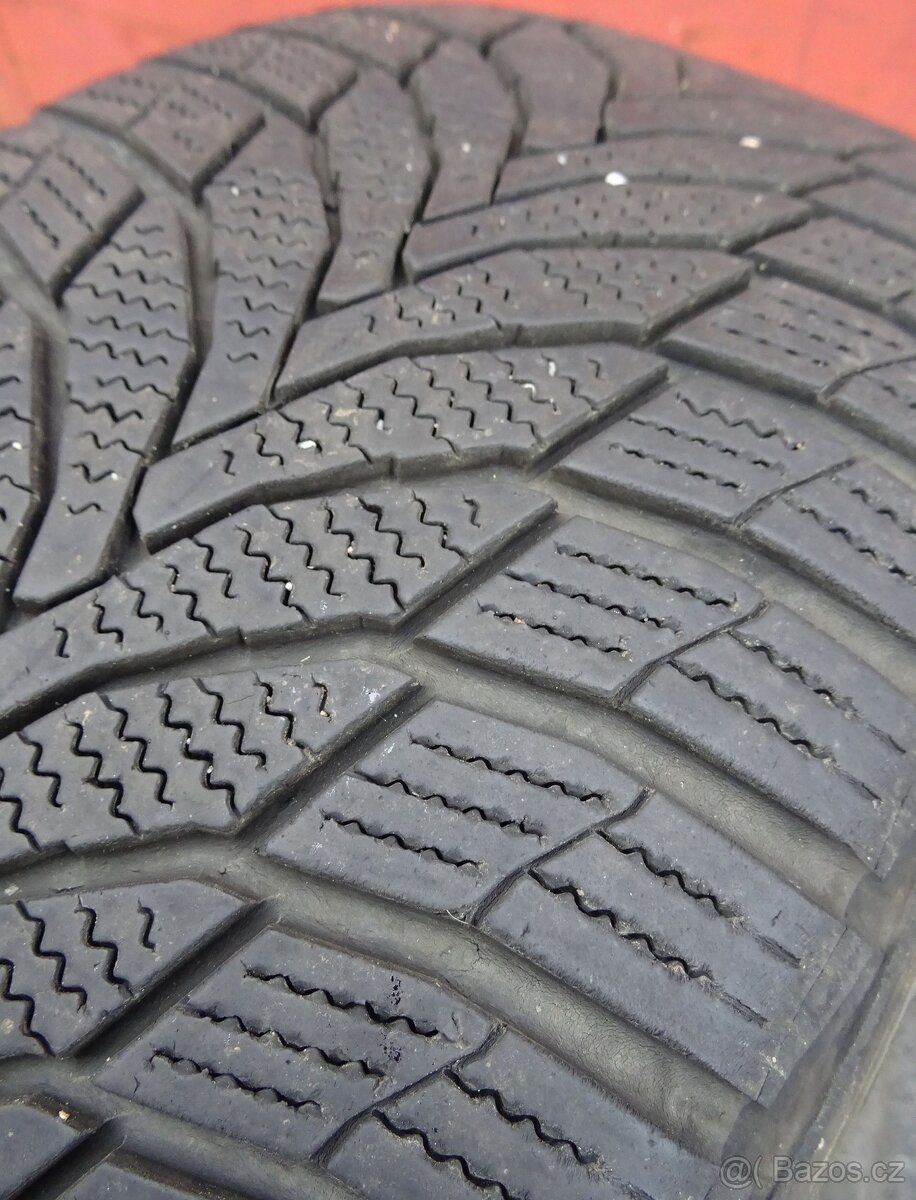 Zimní pneu Nexen Winguard SUV, 235/55/19, 4 ks, 6 mm - 6