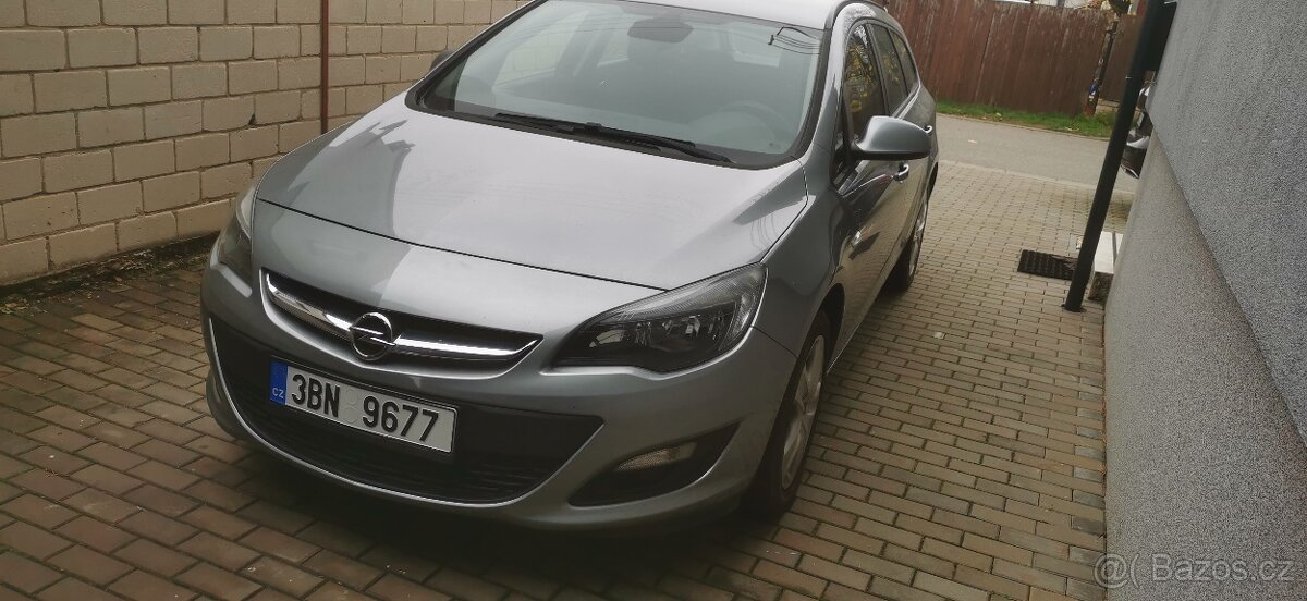Prodám Opel Astra j sports tourer 1.4 88kw rv. 2013 - 6