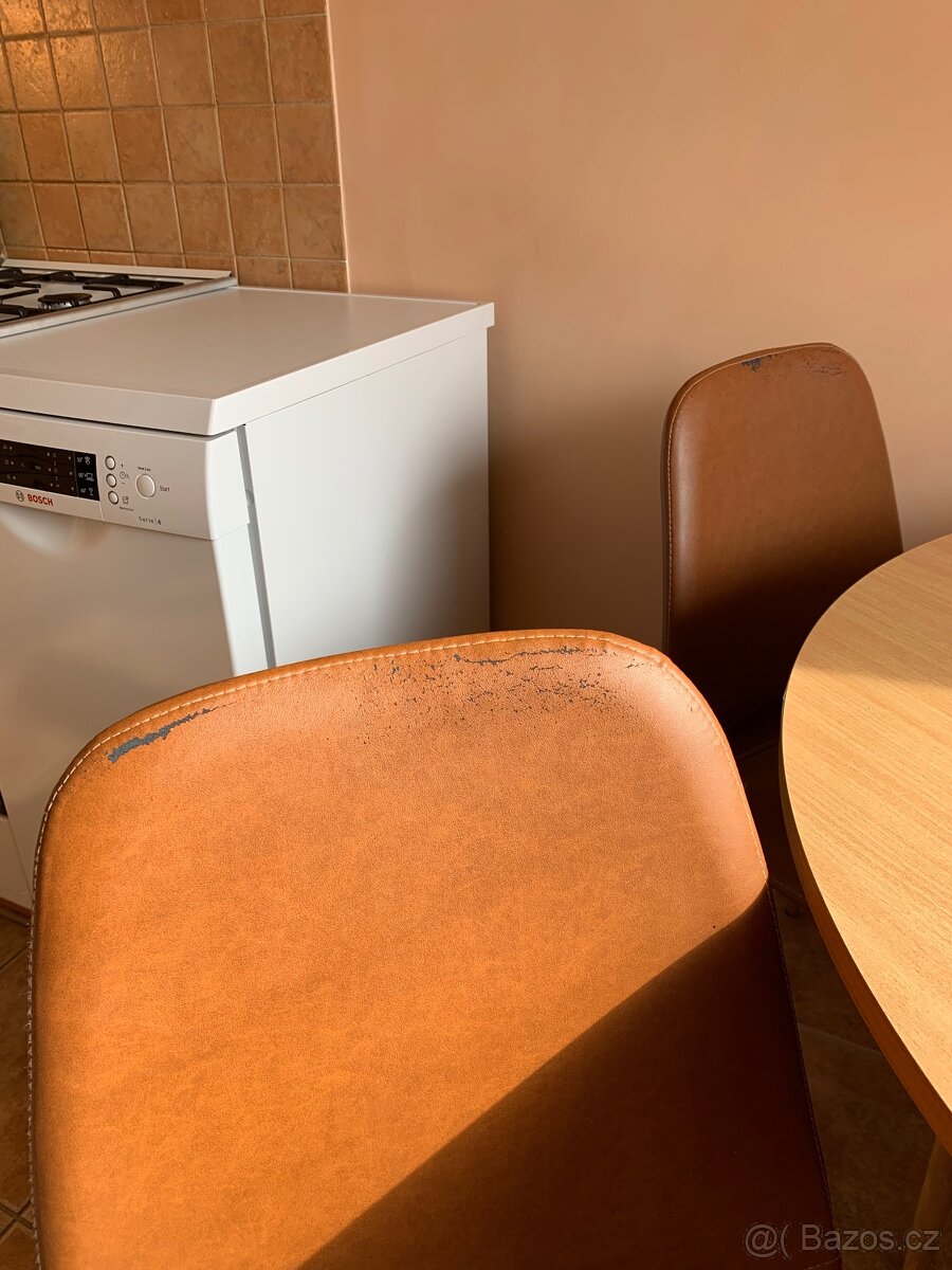 SLEVA Koženkové židle - 6