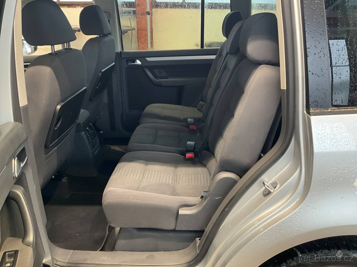 Touran 1.9TDI 77kW,7.Míst,Webasto,Tažné,Bez koroze - 6