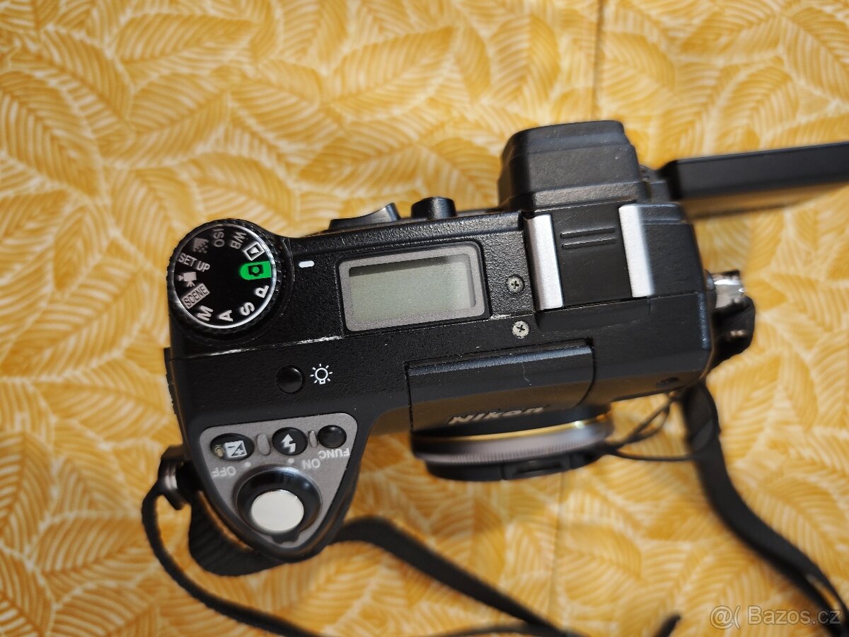 Nikon E 8400 - 8Mpix - 6