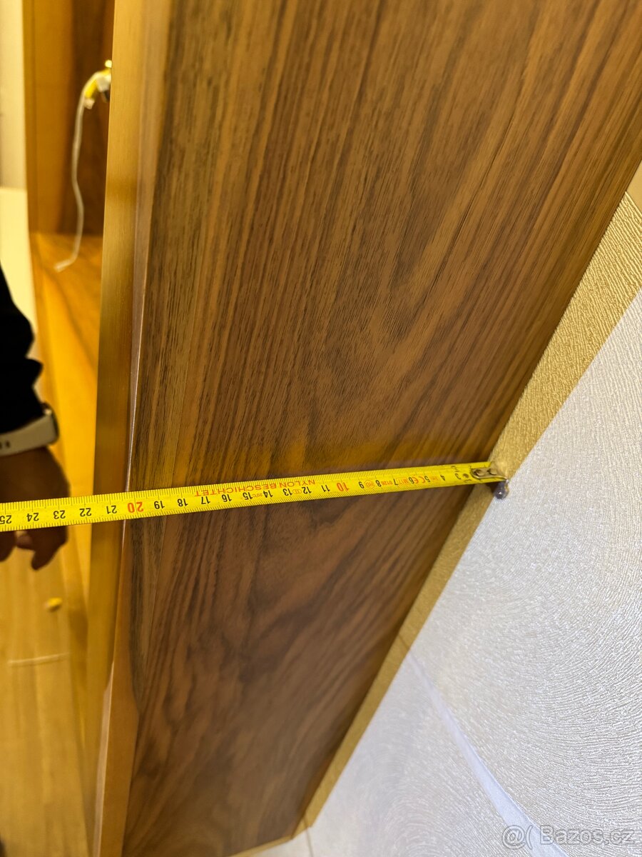 Dřevěný rám / skříňka pro TV - 6