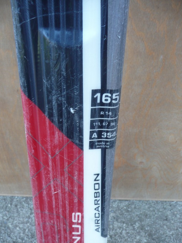 Tři páry značkových lyží - 6