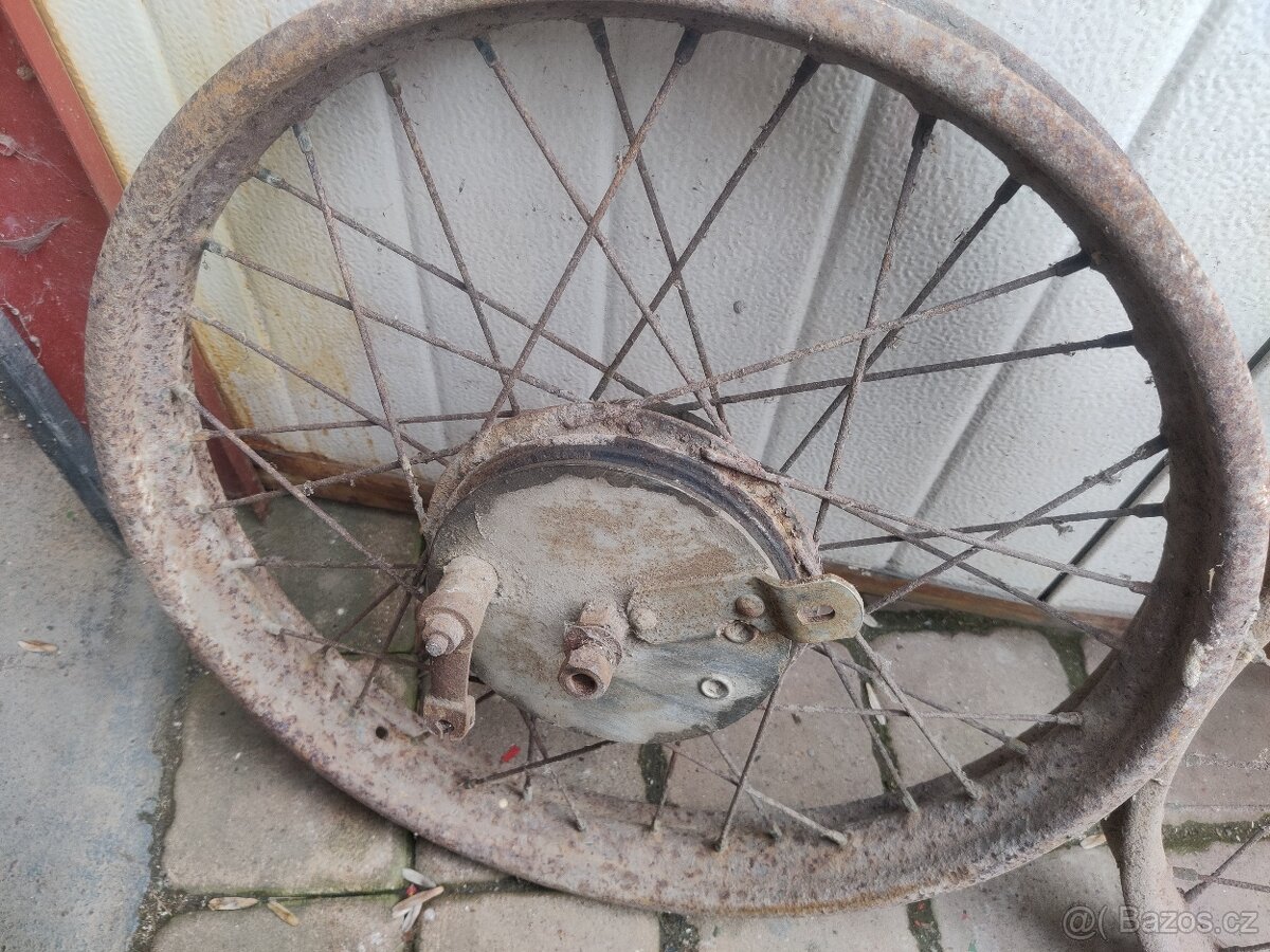 Stará kola na motorku - 6