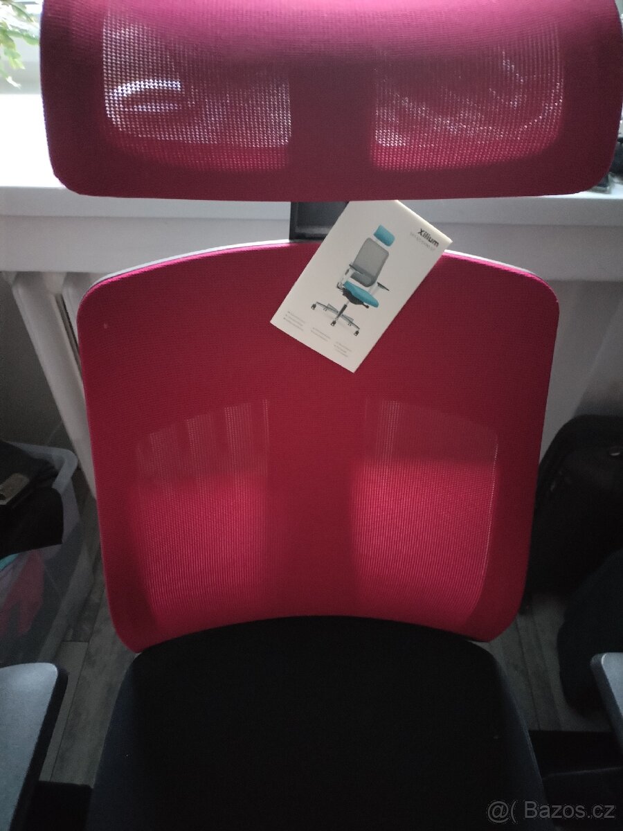 Elektricky stavitelný pracovní stůl, kancelářská židle - 6