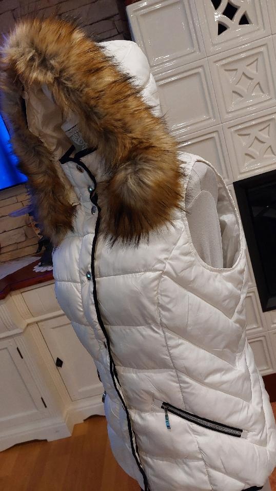 Prošívaná lehounká vesta s kapucí - 6