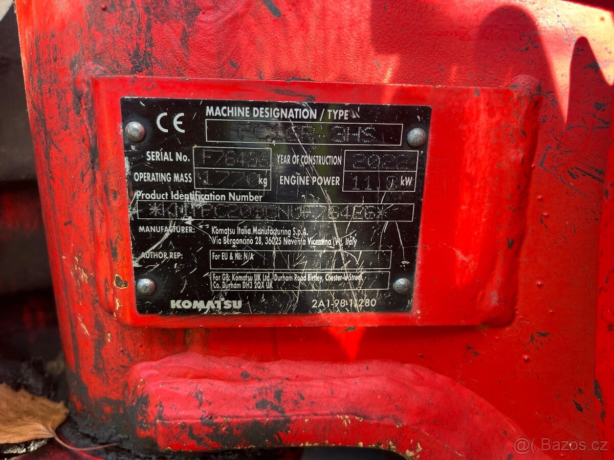 Bagřík KOMATSU PC16R-3HS - 6