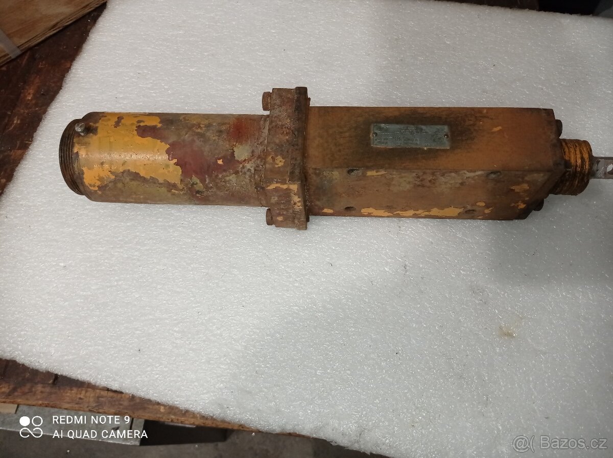 UN-053 hydraulický rozvaděč ZTS - 6