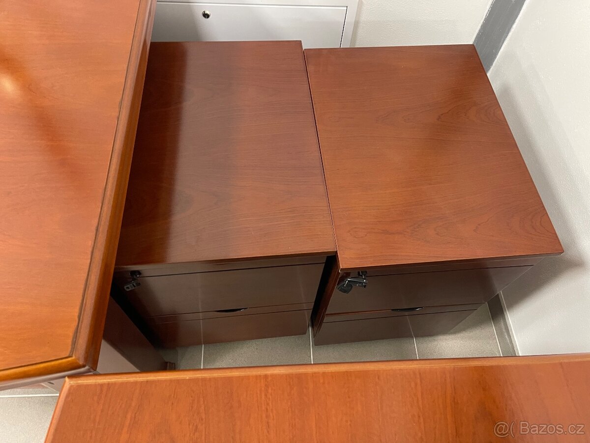 Prodam psací stůl dub masív - 6