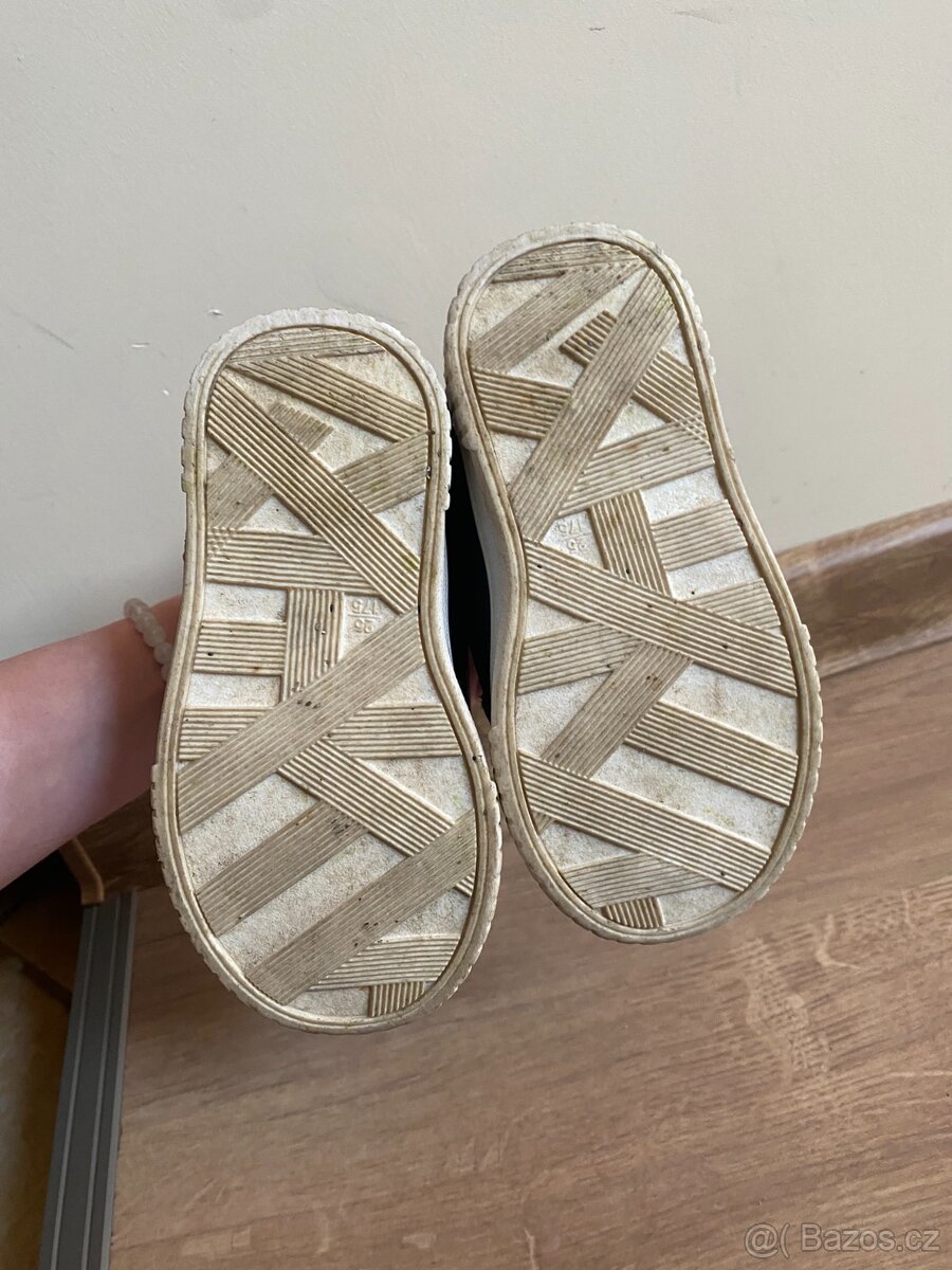 Zateplené dětské boty s Mickey Mousem - 6