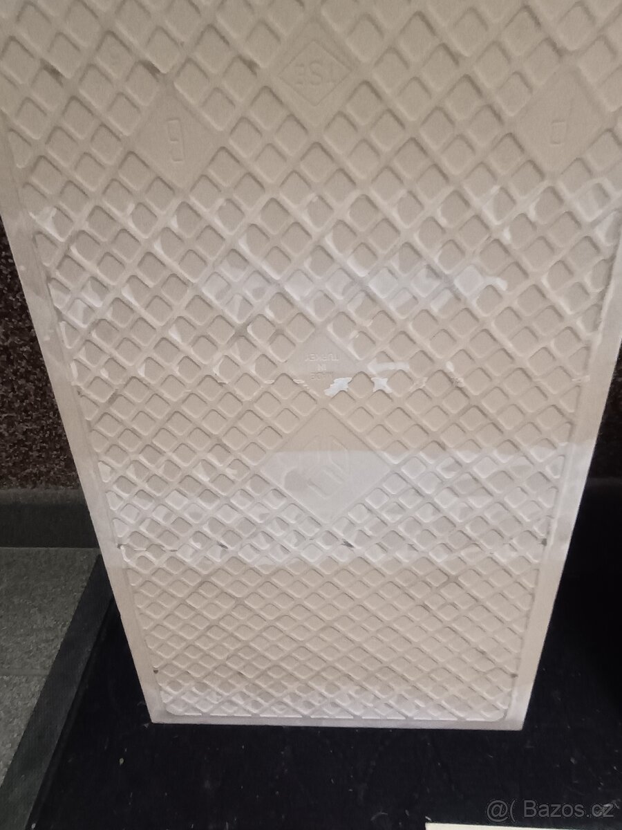 Keramické obklady – bílé, zelené, modré (celkem 22 ks) - 6