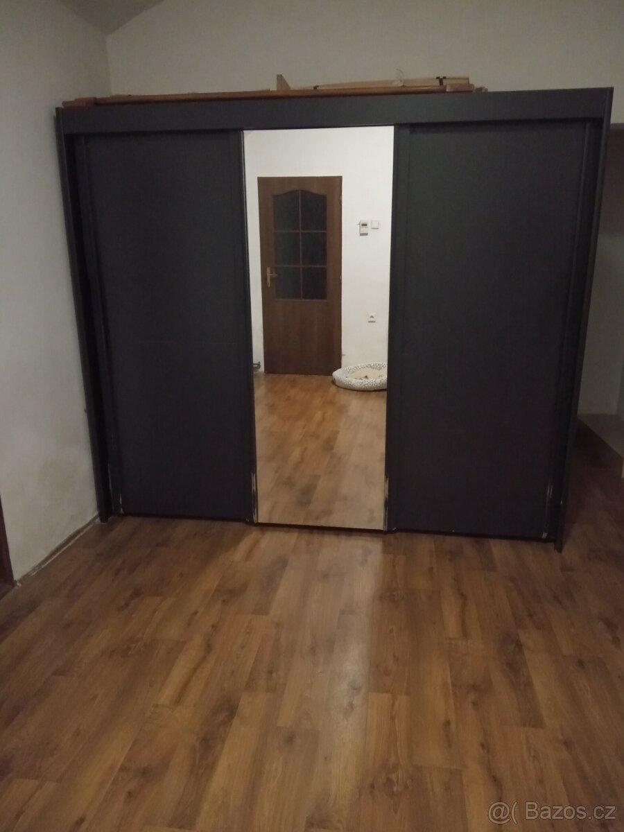 Šatní skříň - 6