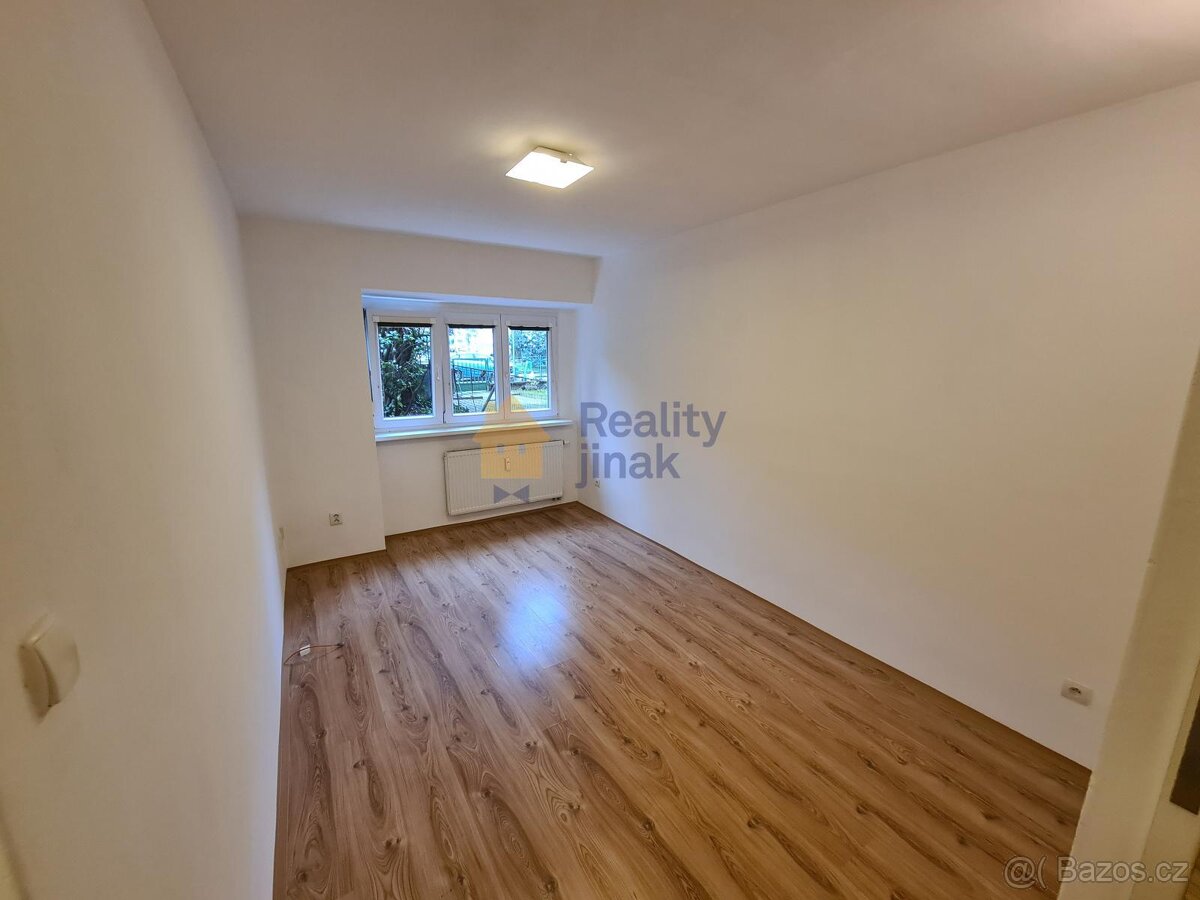 Pronájem cihlového bytu 1+1, 24 m2, dvorek, sklep, ul. Vodní - 6