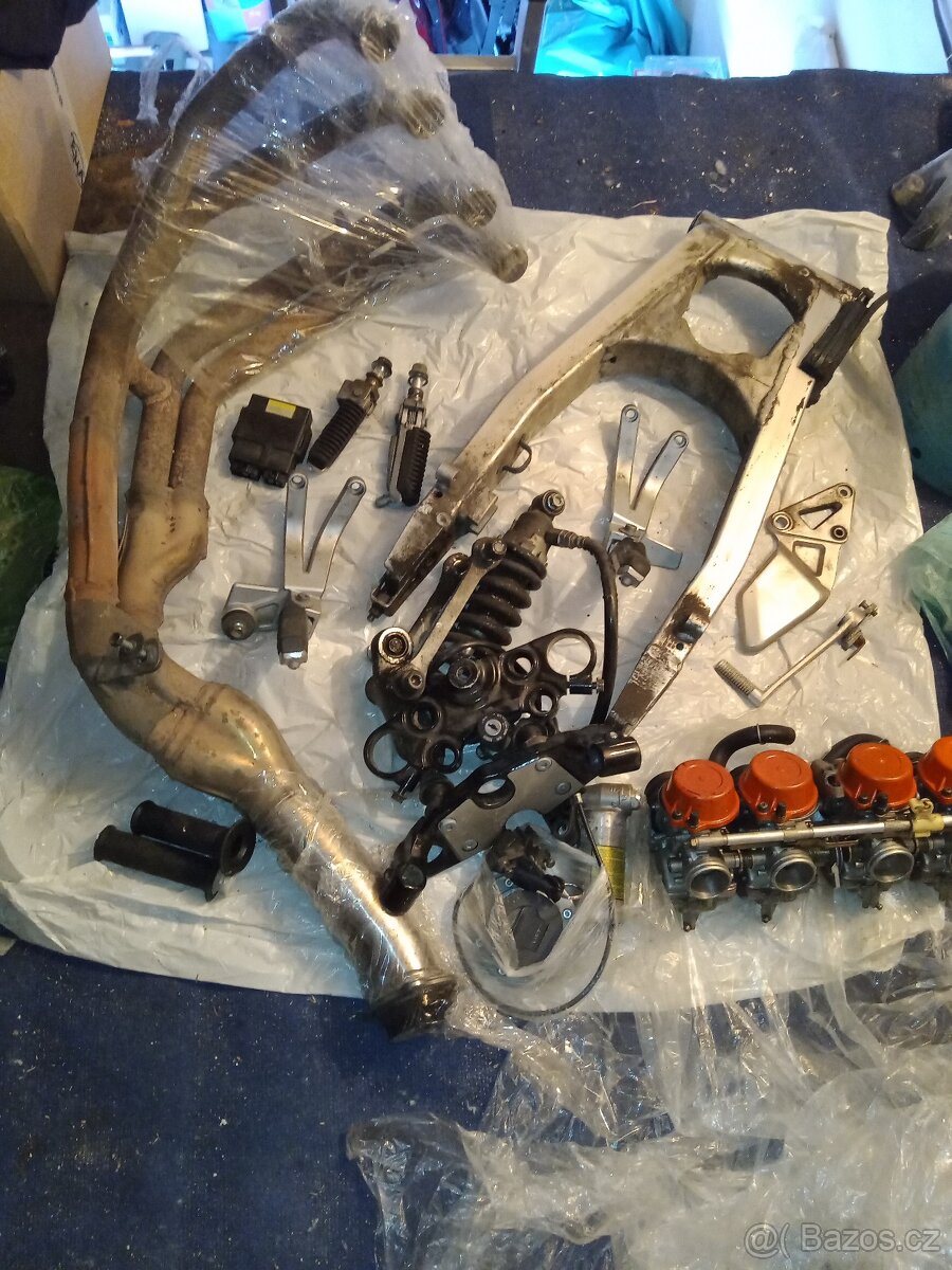 Suzuki RF 600R, Suzuki RF 900R - 6