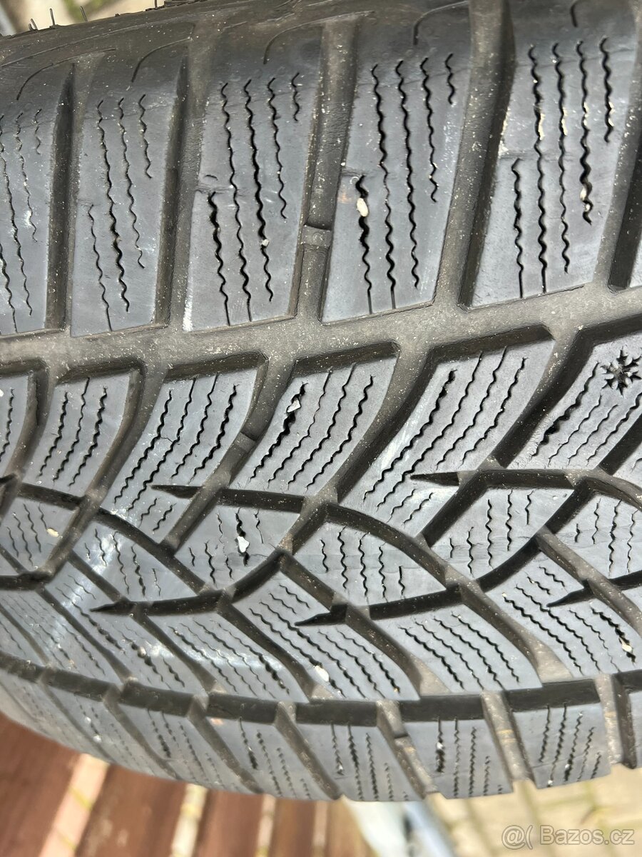225/40 R18 92V 6+mm - 6