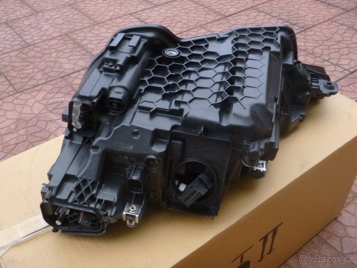 Audi Q8 E-Tron LED matrix originál pravé světlo 4KE941036D - 6