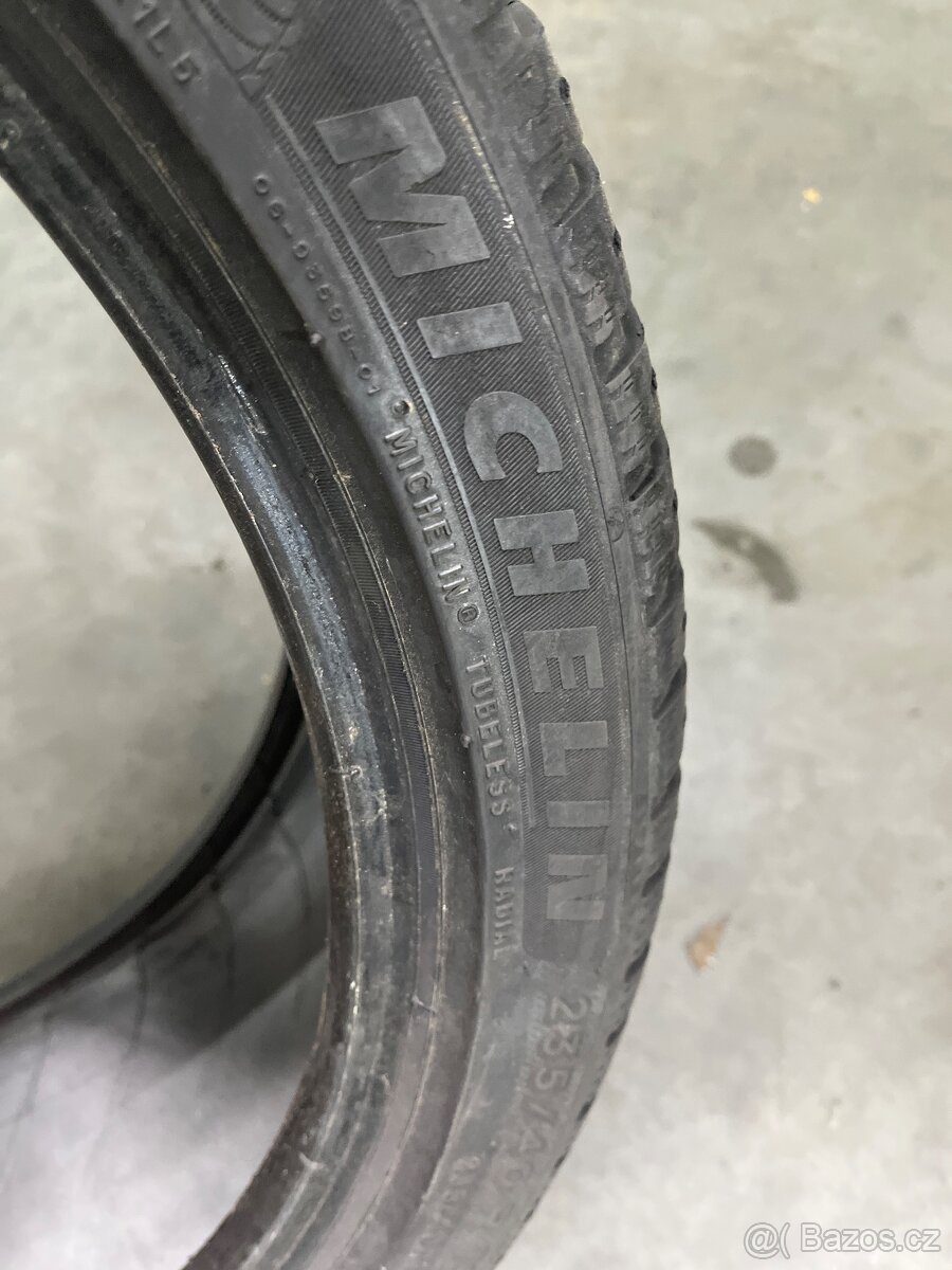 Celoroční pneu 235/40/19 - 6