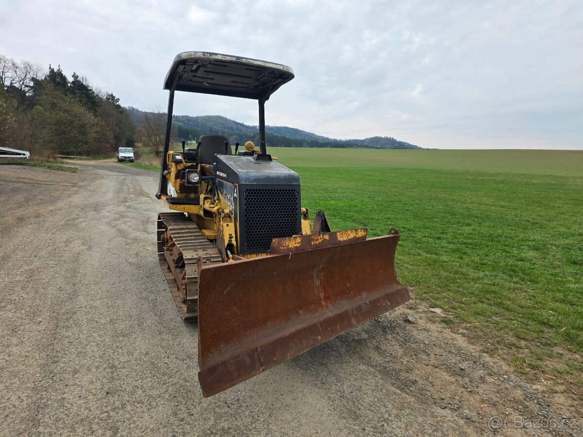 JAPONSKÝ PÁSOVÝ BULDOZER MITSUBISHI BD2J - 6