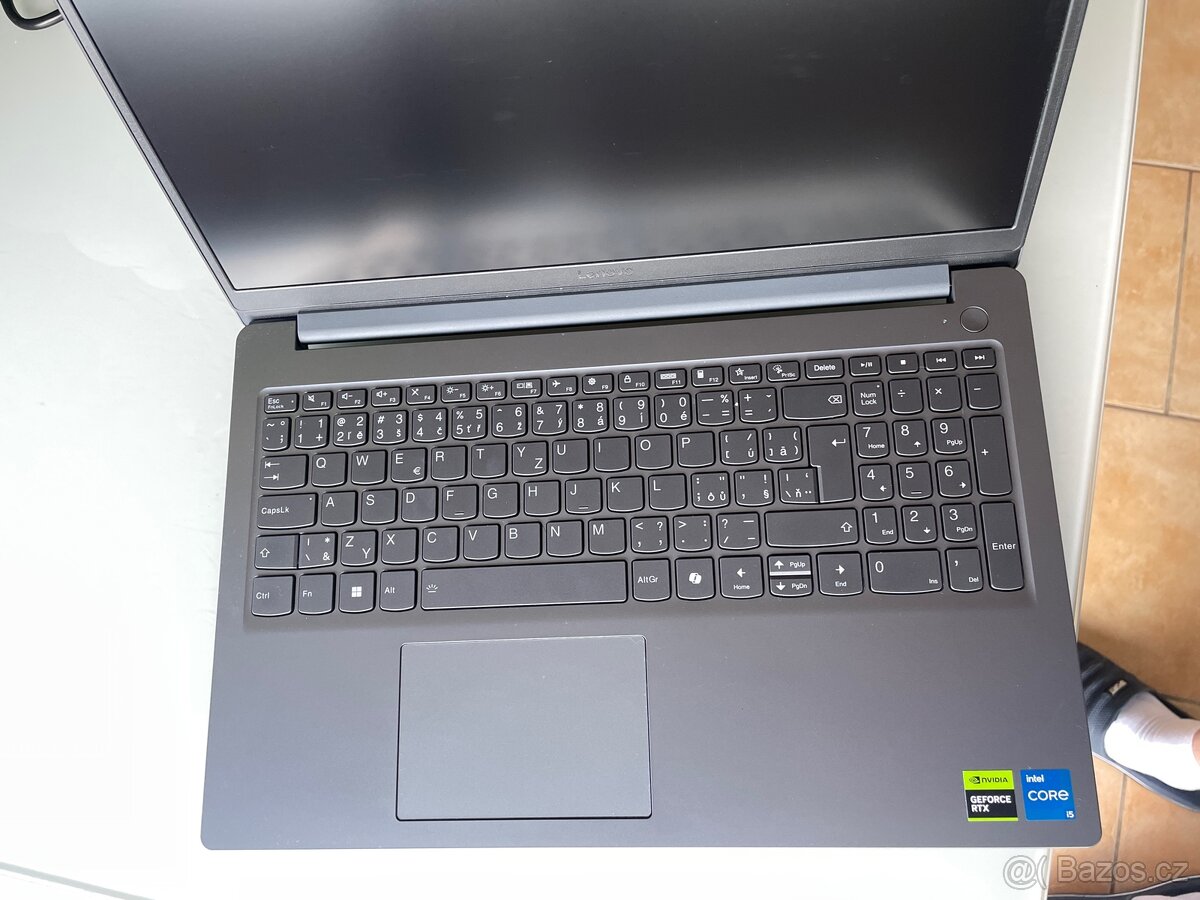 Herní notebook LOQ 15IAX9E - 6