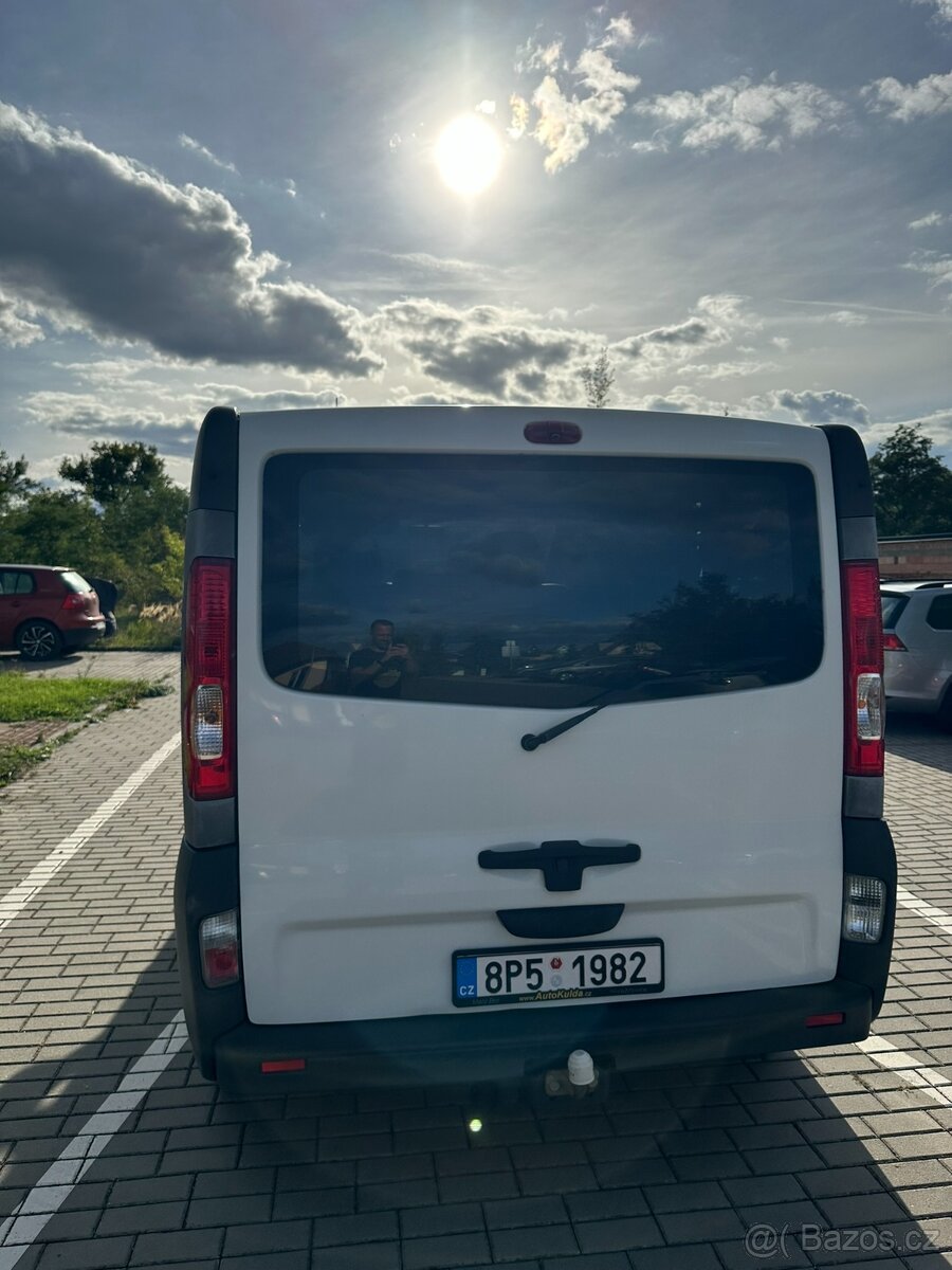 Renault Trafic 2.0dci 84kw - rok 12/2011 - 8 míst - 6