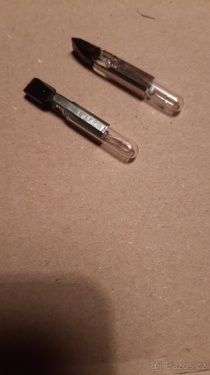 Telefonní žárovky a přístrojové pojistky. - 6