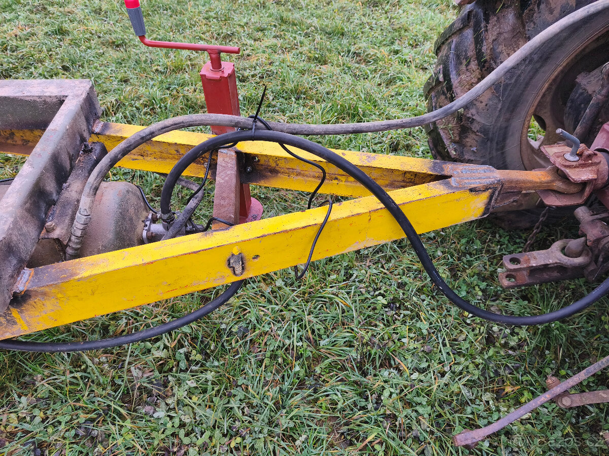 Přívěs za traktor, třístranný sklápěč,nosnost 4-5 tun, návěs - 6