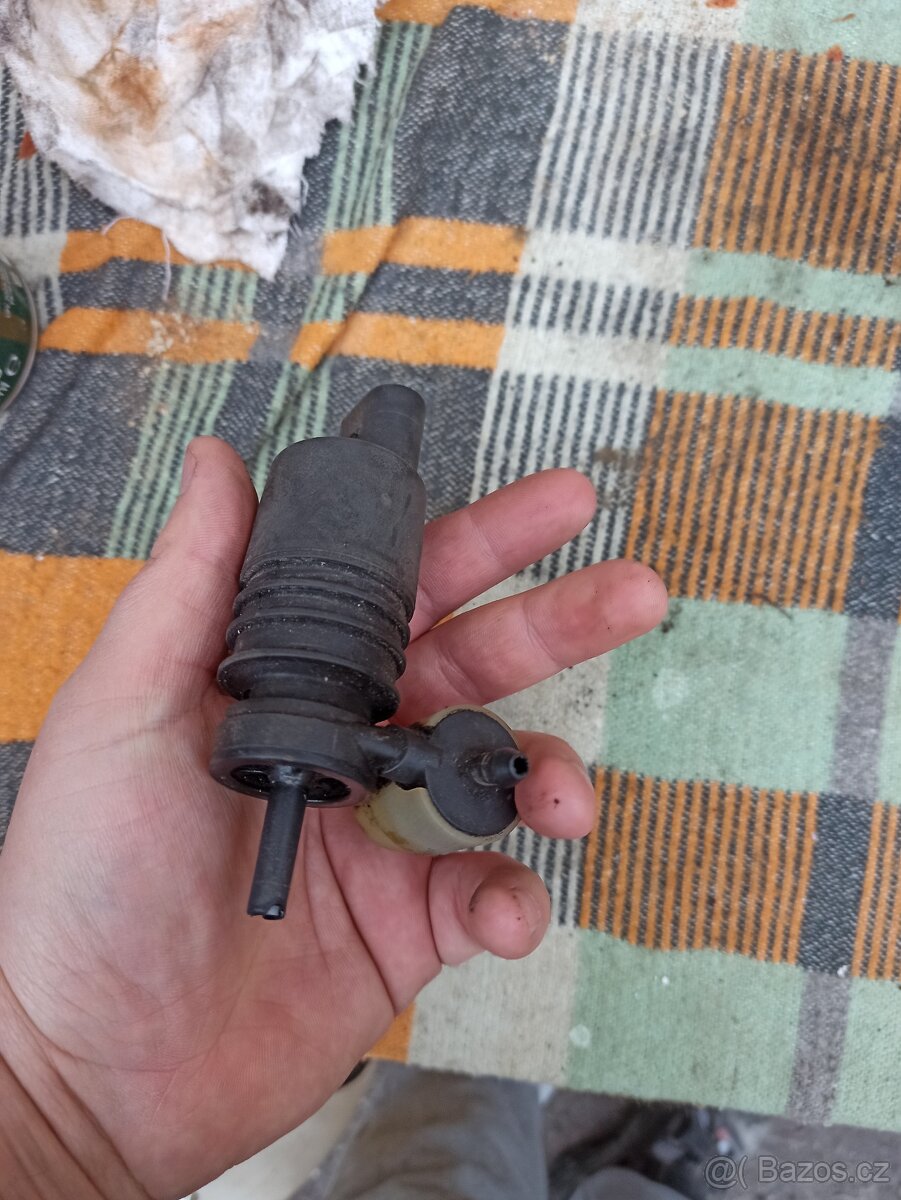 Prodám čerpadlo pro ostřikovače Fabia 1 - 6