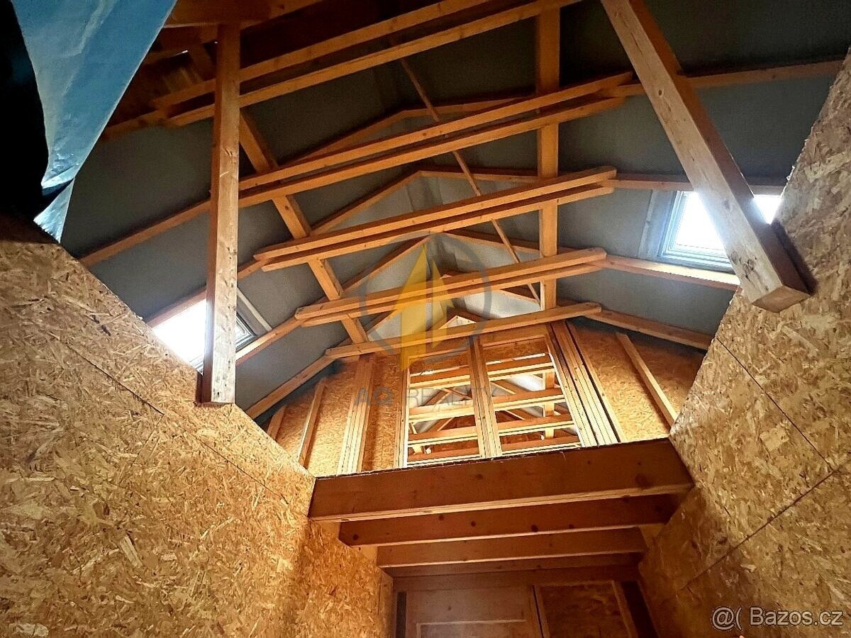 Prodej stavebního pozemku o výměře 800 m² s rozestavěnou sta - 6