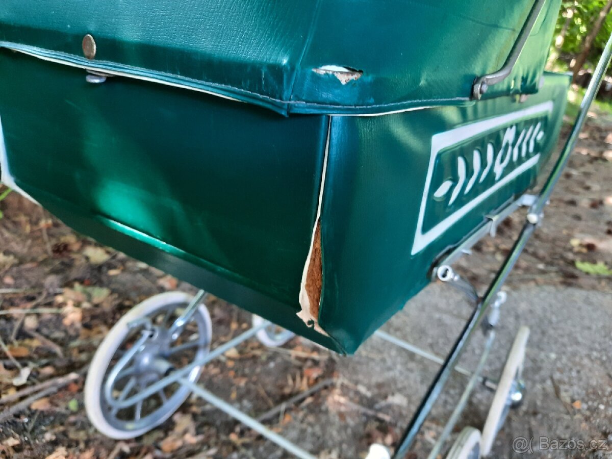 Prodám starý dětský kočárek Liberta - 6