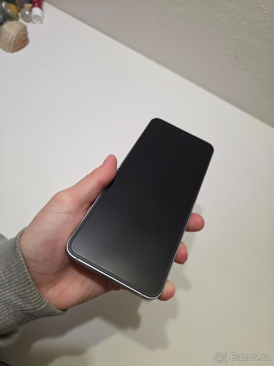 Samsung Galaxy Z Flip 6 12/256 GB - 6