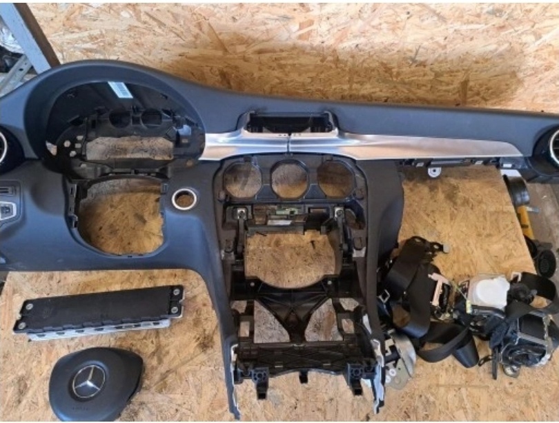 Prodám náhradní díly na Mercedes C W205 a lift - 6