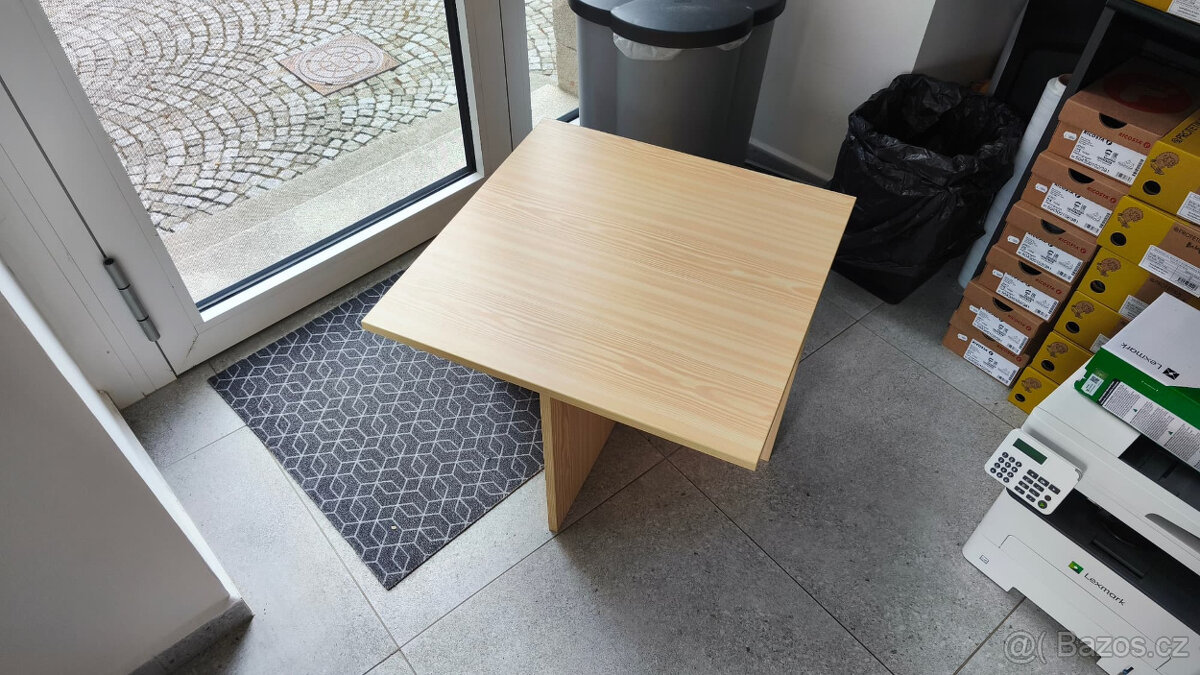 Prodejní stojan + stolek + 2x police - 6