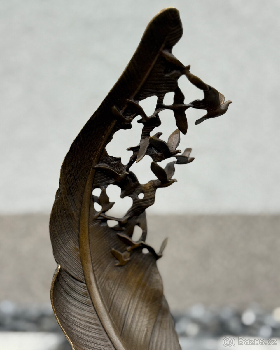 Luxusní bronzová socha Pírko s holuby elegantní dekorace - 6