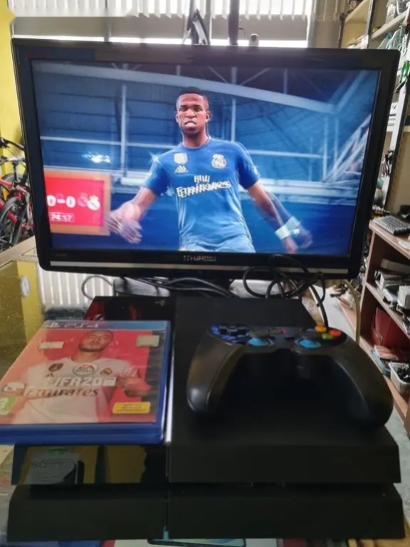 Playstation 4 500Gb, ovladač, hra Fifa 2020 - 6