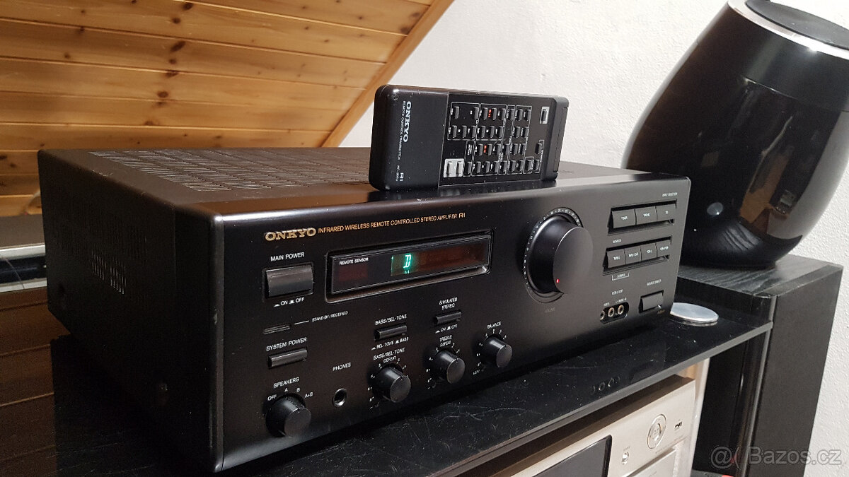 Onkyo A-8840 Stereo zesilovač + DO - 6
