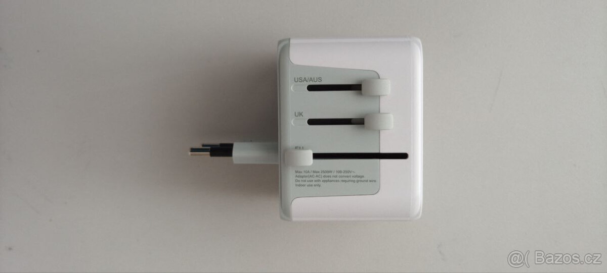 Mezinárodní cestovní adaptér/nabíječka - 6