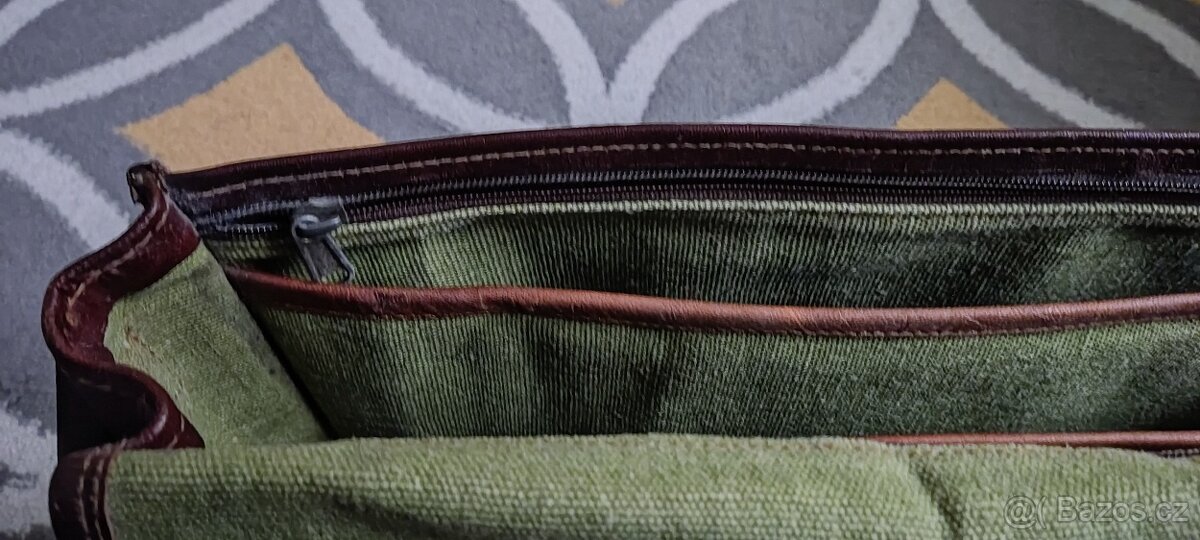 Hnědá kožená brašna přes rameno - 6